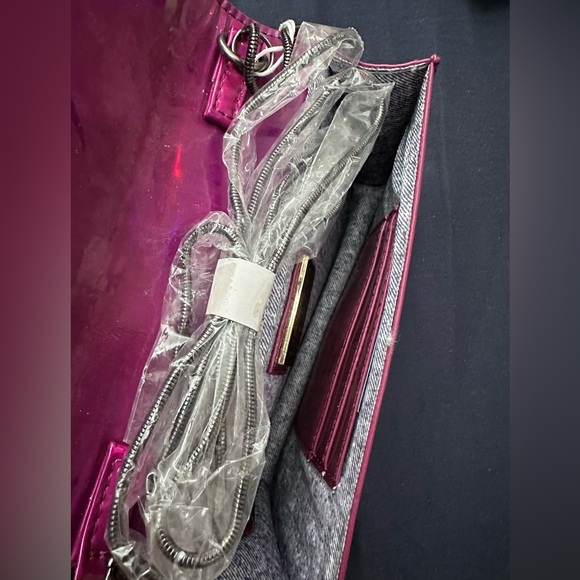 Urban Expressions Fuchsia Liquid Metallic Flap - Picture 2 of 3